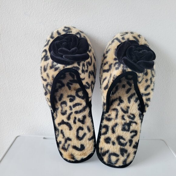 Women’s Cheetah Slippers w/black Flower Decoration (Size: Large 9-10) - Picture 9 of 9